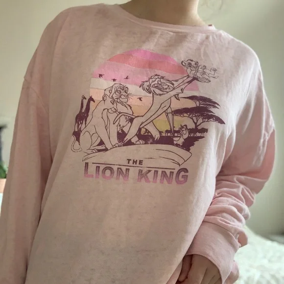 π 2 for $20!! π Lion King Graphic long sleeve - Picture 4 of 5